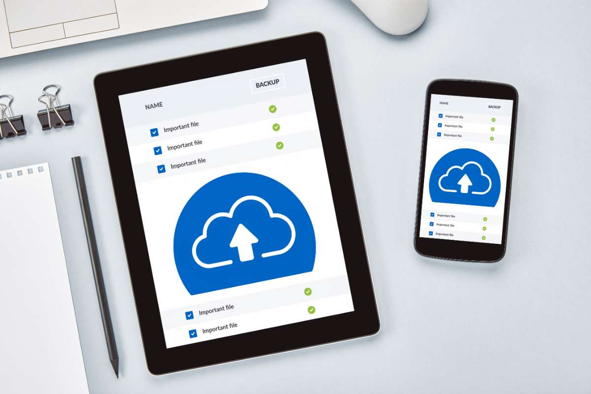 Tablette montrant des données en cloud